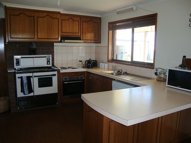 81 Sharpes Road, Miners Rest VIC 3352