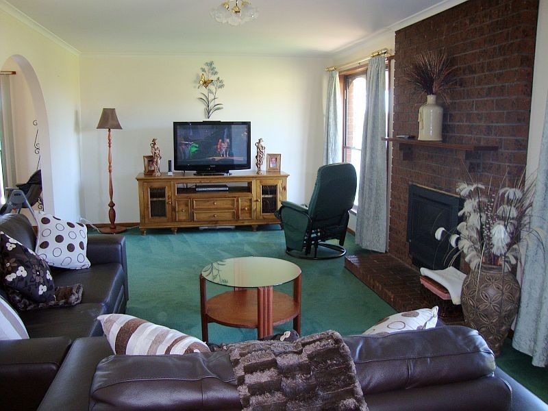 81 Sharpes Road, Miners Rest VIC 3352