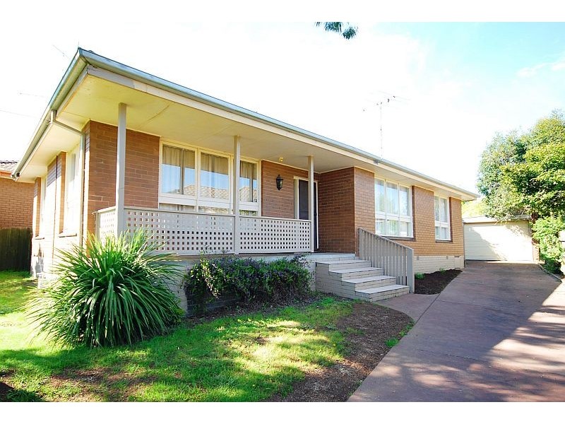 8 Maxlyn Avenue, Ballarat East VIC 3350