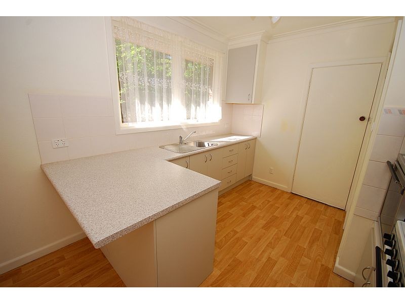 8 Maxlyn Avenue, Ballarat East VIC 3350