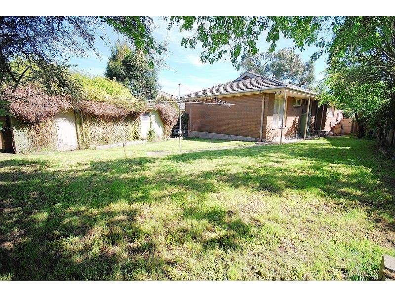 8 Maxlyn Avenue, Ballarat East VIC 3350