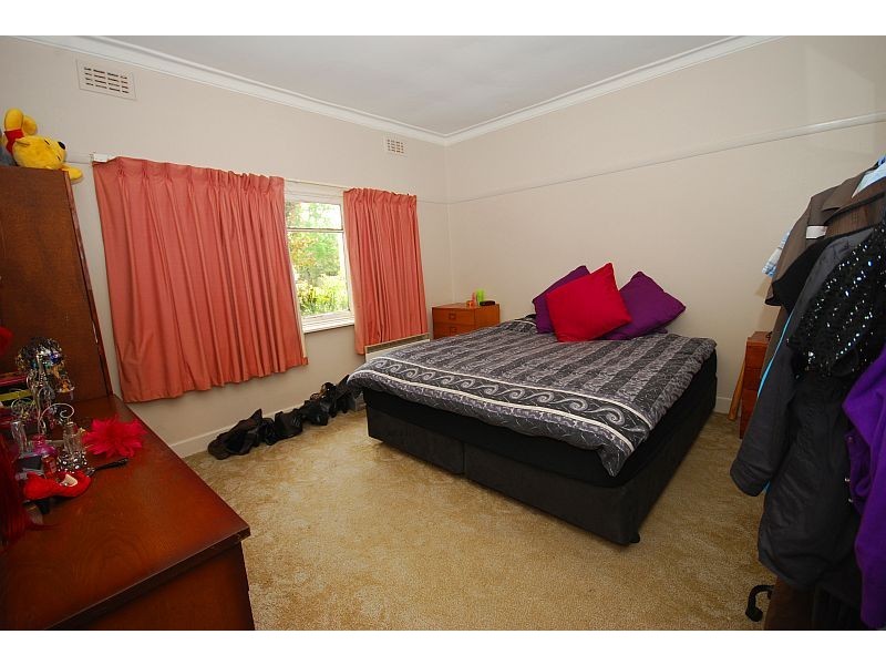 18 College Street, Wendouree VIC 3355