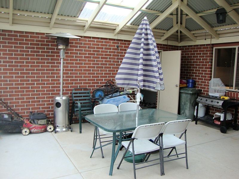 8 Adelphi Close, Delacombe VIC 3356