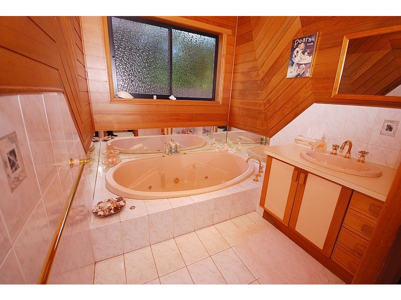 4 Ellerslie Drive, Ballarat North VIC 3350