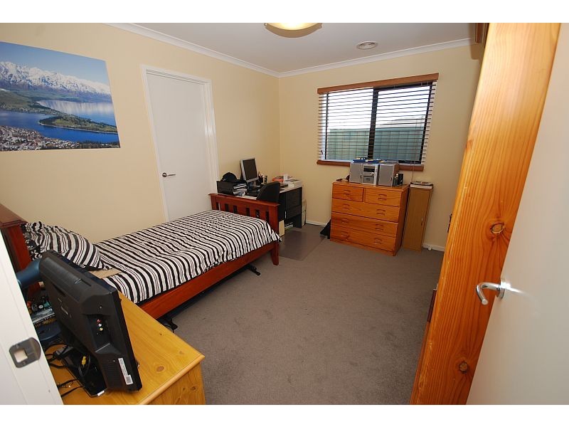 8 Delaney Drive, Miners Rest VIC 3352