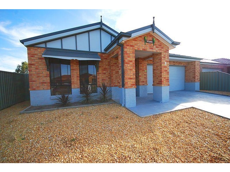 8 Delaney Drive, Miners Rest VIC 3352
