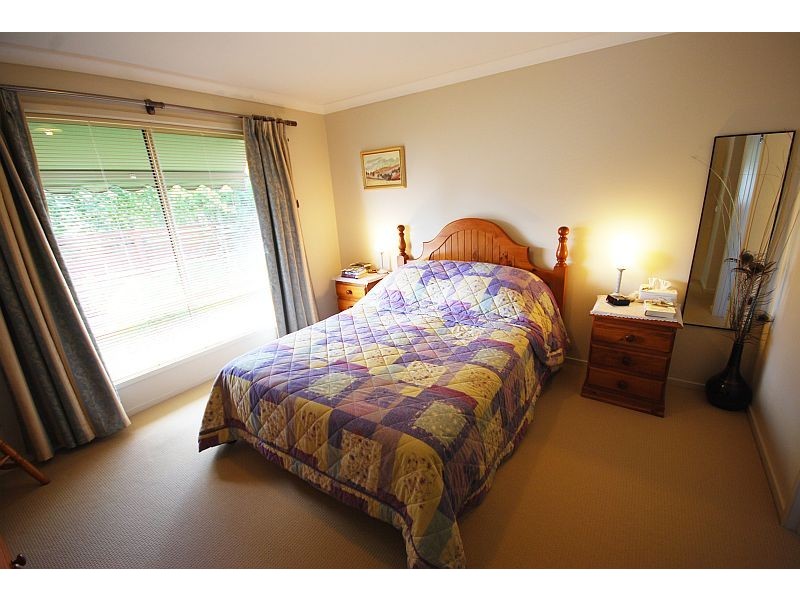 8 Sinclair Street, Beaufort VIC 3373