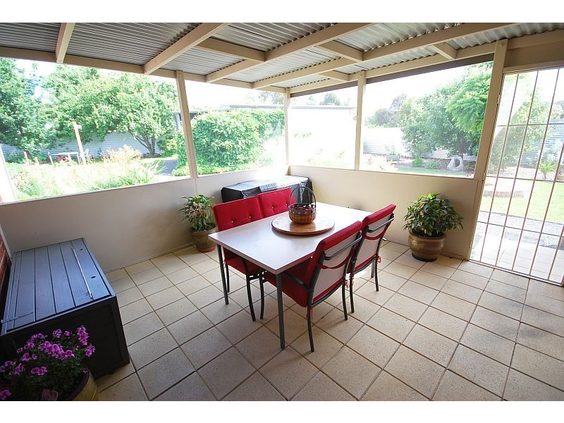 8 Sinclair Street, Beaufort VIC 3373