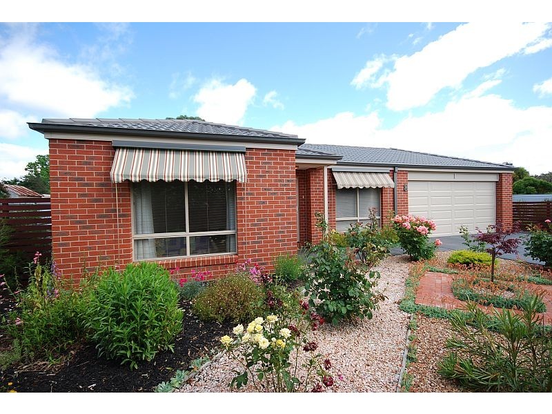 8 Sinclair Street, Beaufort VIC 3373