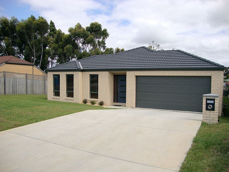 7 Cartledge Avenue, Mount Clear VIC 3350