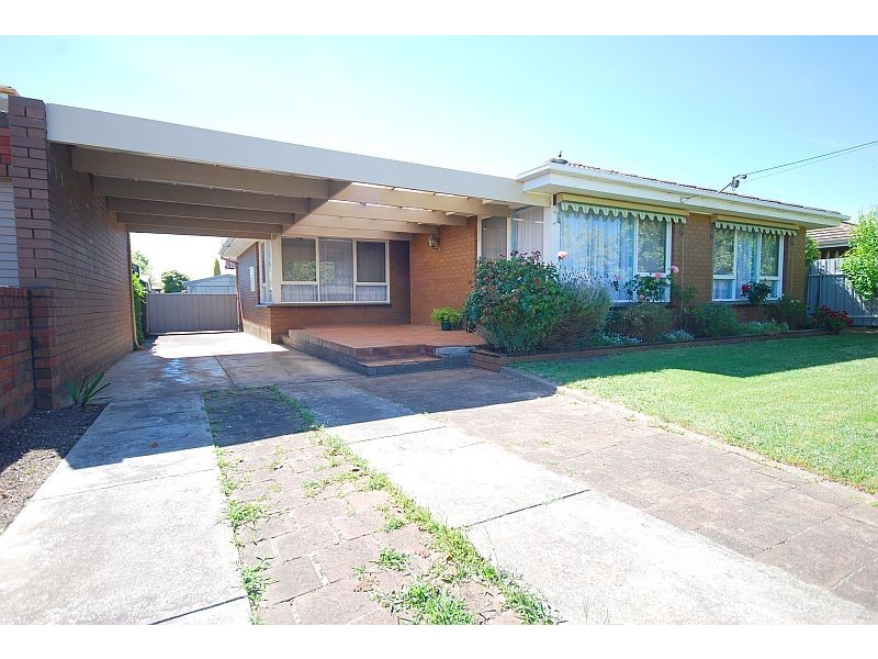 16 Montgomery Street, Wendouree VIC 3355