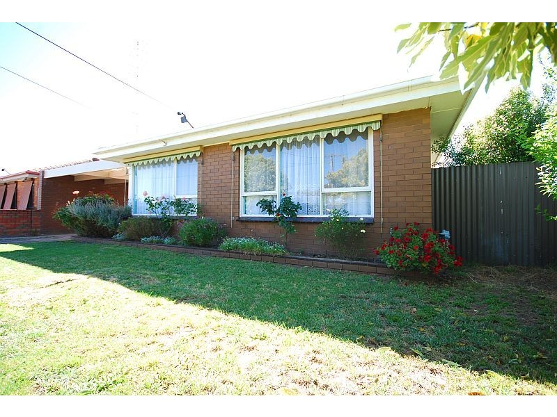 16 Montgomery Street, Wendouree VIC 3355