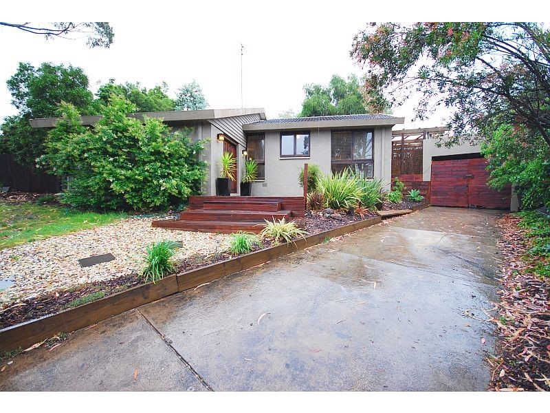 4 Grandison Avenue, Mount Clear VIC 3350