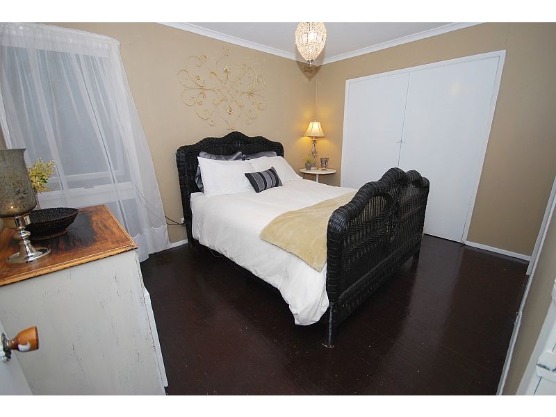 4 Grandison Avenue, Mount Clear VIC 3350