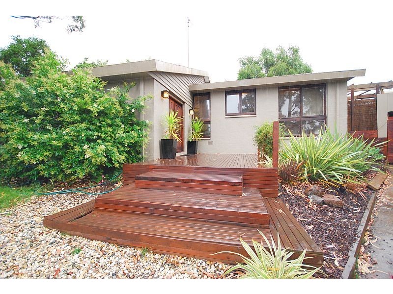 4 Grandison Avenue, Mount Clear VIC 3350