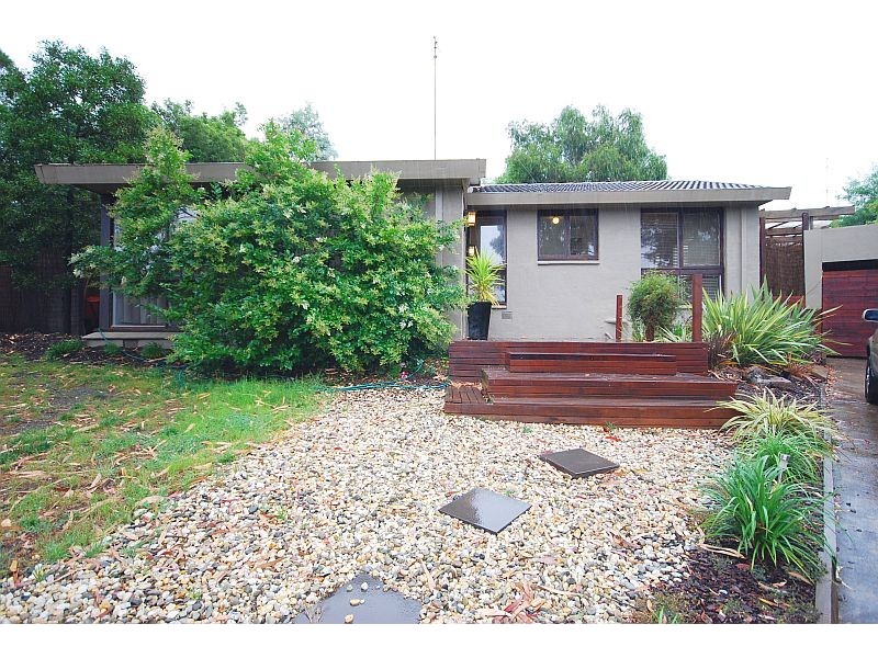 4 Grandison Avenue, Mount Clear VIC 3350