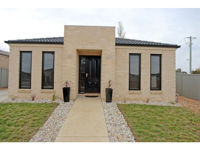 11 Rorey Street, Delacombe VIC 3356