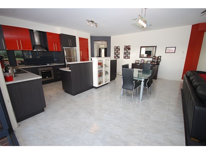 3 Deep Lead Close, Canadian VIC 3350