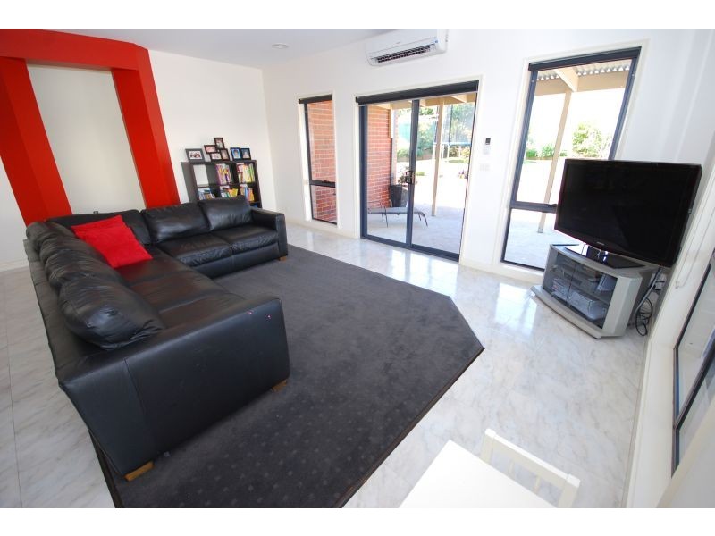 3 Deep Lead Close, Canadian VIC 3350