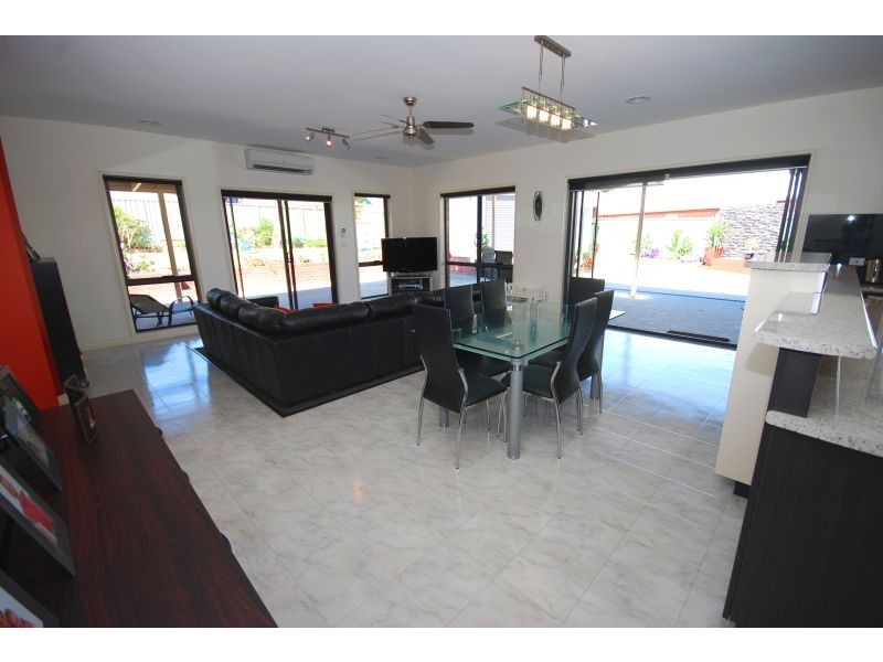 3 Deep Lead Close, Canadian VIC 3350