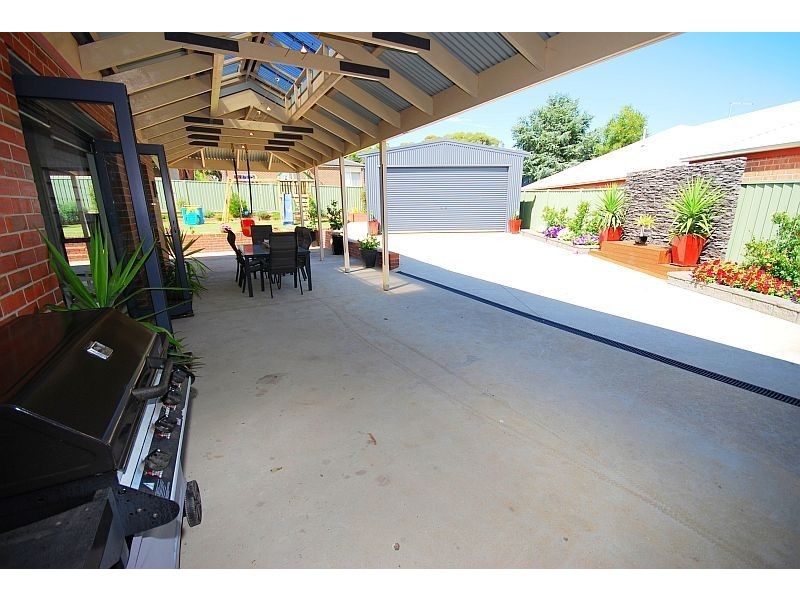 3 Deep Lead Close, Canadian VIC 3350