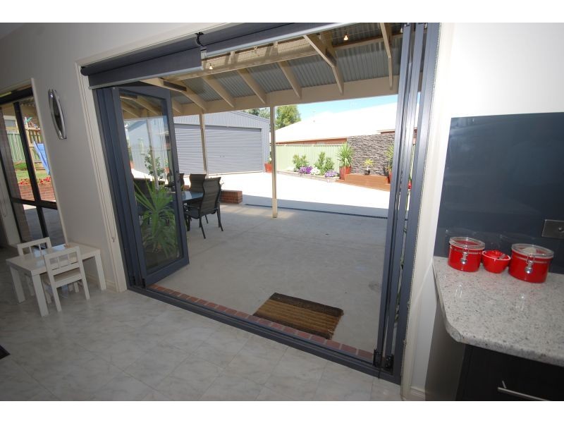 3 Deep Lead Close, Canadian VIC 3350