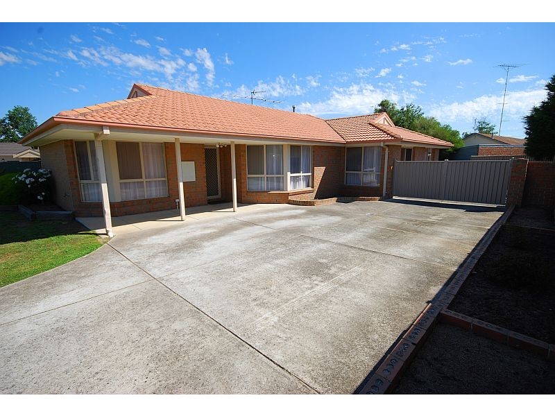 11 Zora Court, Sebastopol VIC 3356