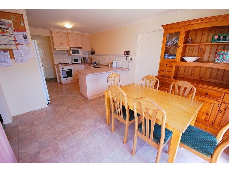 11 Zora Court, Sebastopol VIC 3356