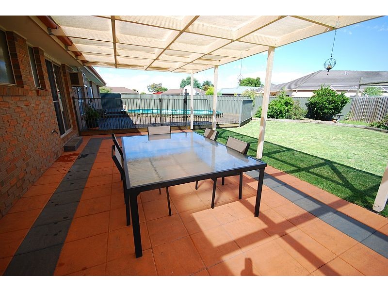 11 Zora Court, Sebastopol VIC 3356
