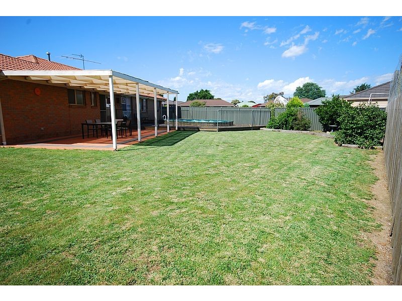11 Zora Court, Sebastopol VIC 3356
