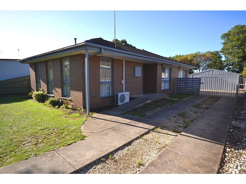 8 Waldemar Street, Wendouree VIC 3355