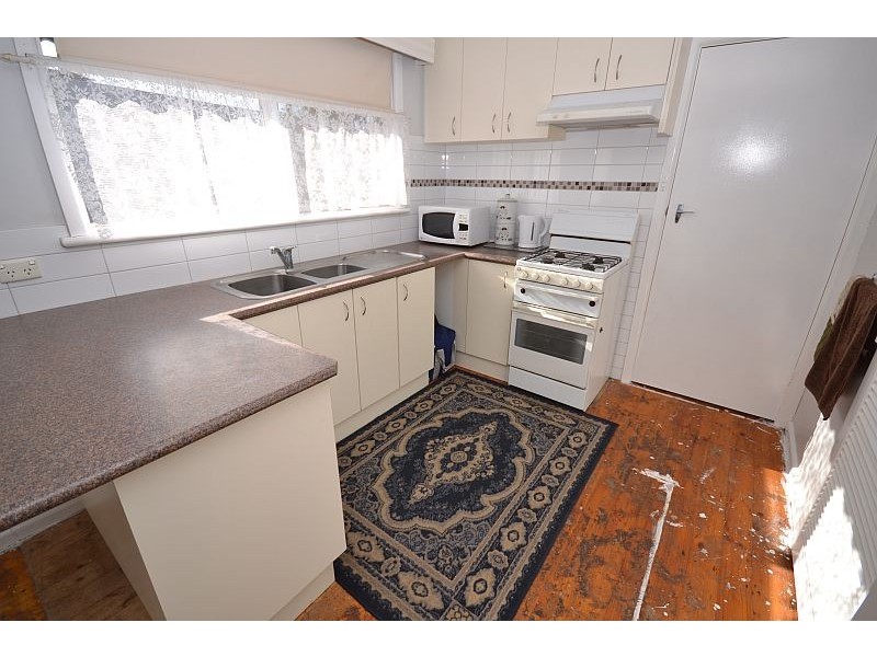 8 Waldemar Street, Wendouree VIC 3355