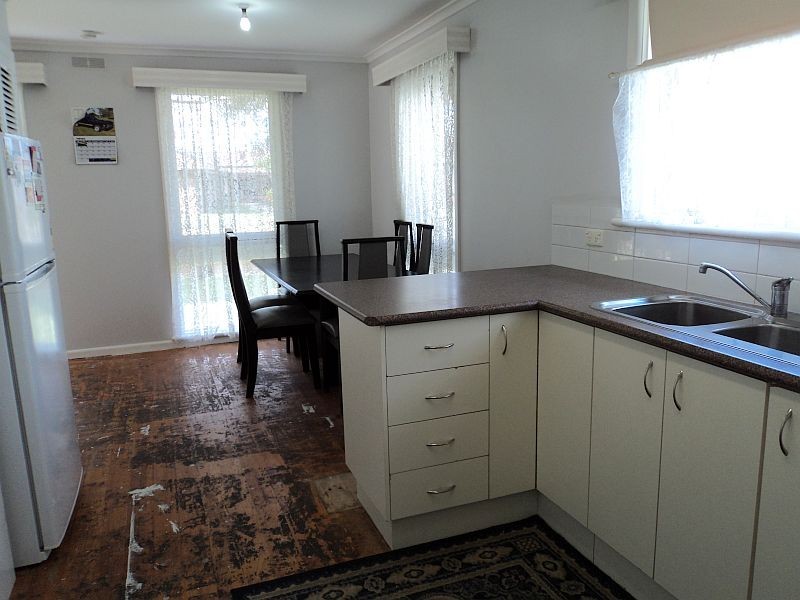 8 Waldemar Street, Wendouree VIC 3355