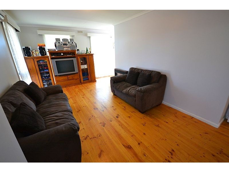 8 Waldemar Street, Wendouree VIC 3355