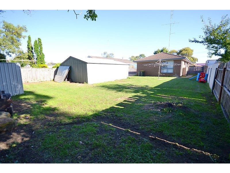 8 Waldemar Street, Wendouree VIC 3355