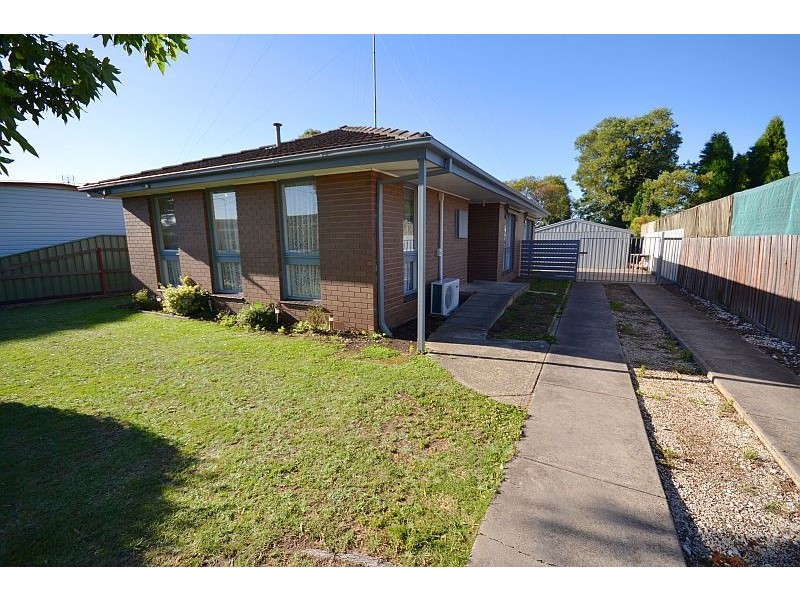 8 Waldemar Street, Wendouree VIC 3355
