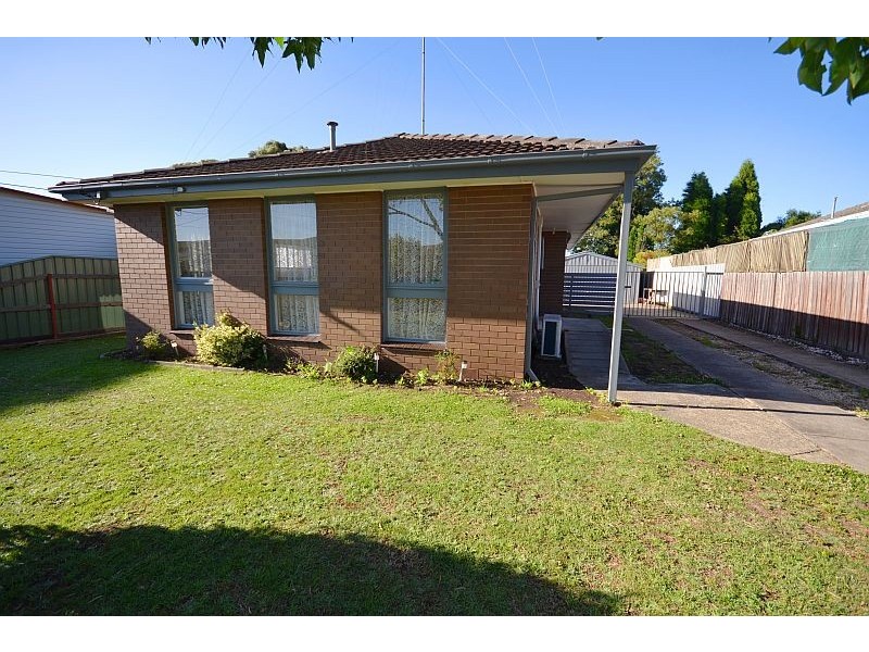 8 Waldemar Street, Wendouree VIC 3355