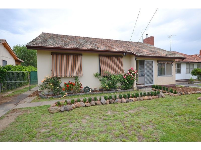 15 Banksia Road, Wendouree VIC 3355