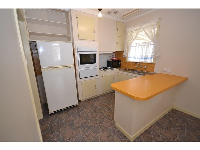 15 Banksia Road, Wendouree VIC 3355