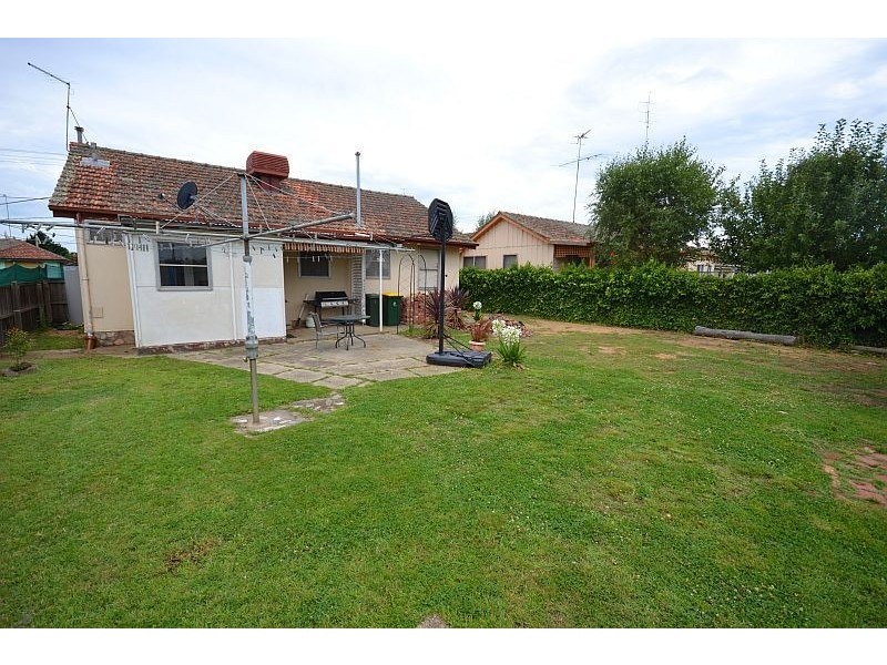 15 Banksia Road, Wendouree VIC 3355