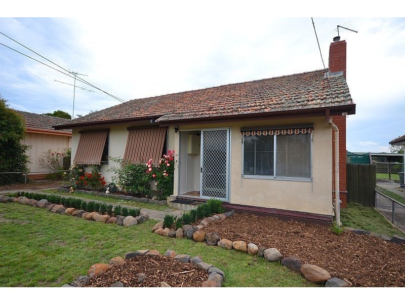 15 Banksia Road, Wendouree VIC 3355