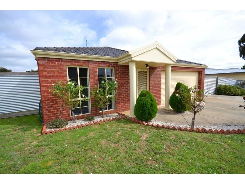 19 Elizabeth Road, Creswick VIC 3363