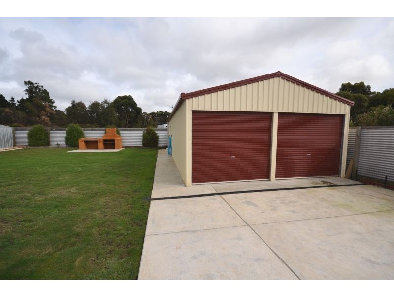 19 Elizabeth Road, Creswick VIC 3363
