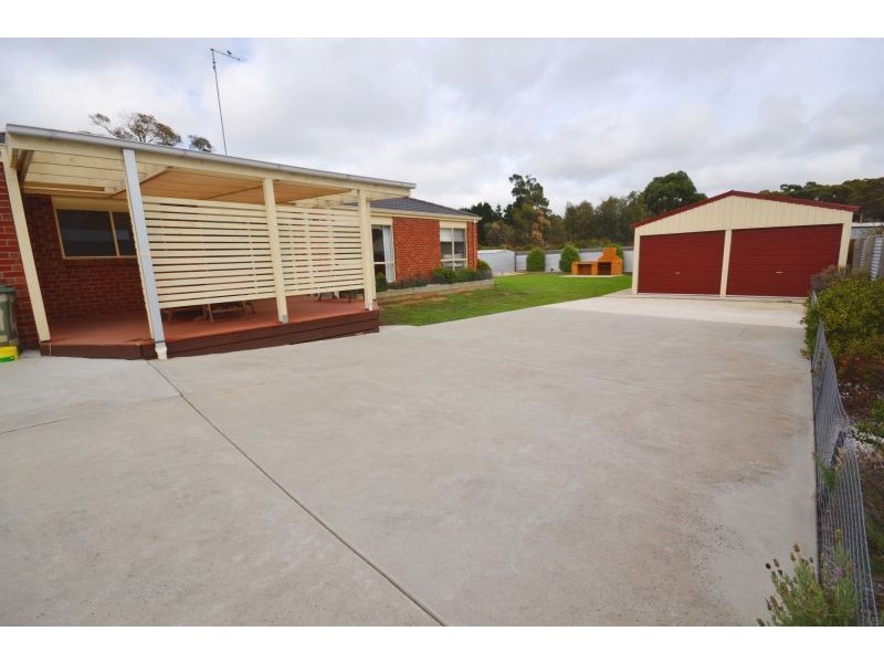 19 Elizabeth Road, Creswick VIC 3363