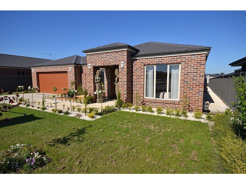 37 Lawrie Drive, Alfredton VIC 3350