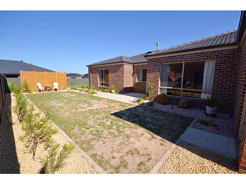37 Lawrie Drive, Alfredton VIC 3350