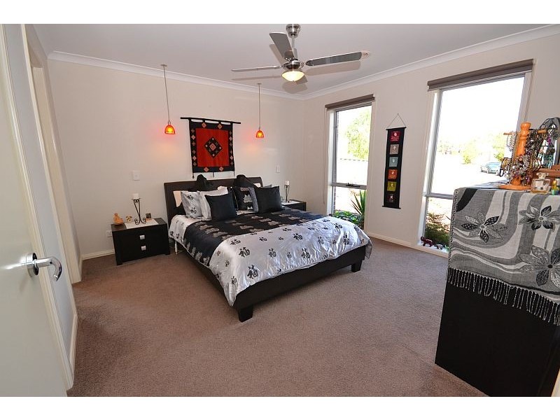 18 Platypus Drive, Mount Clear VIC 3350