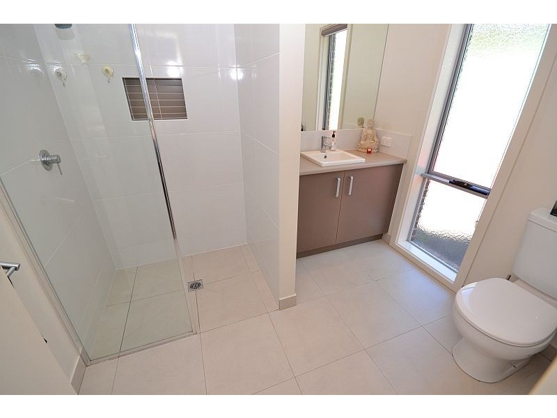 18 Platypus Drive, Mount Clear VIC 3350