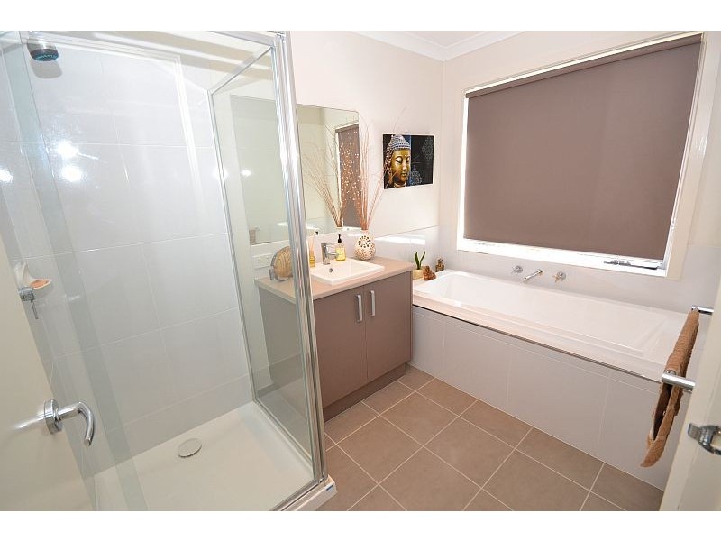 18 Platypus Drive, Mount Clear VIC 3350