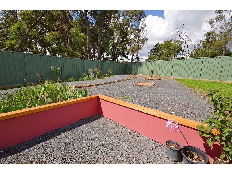 18 Platypus Drive, Mount Clear VIC 3350